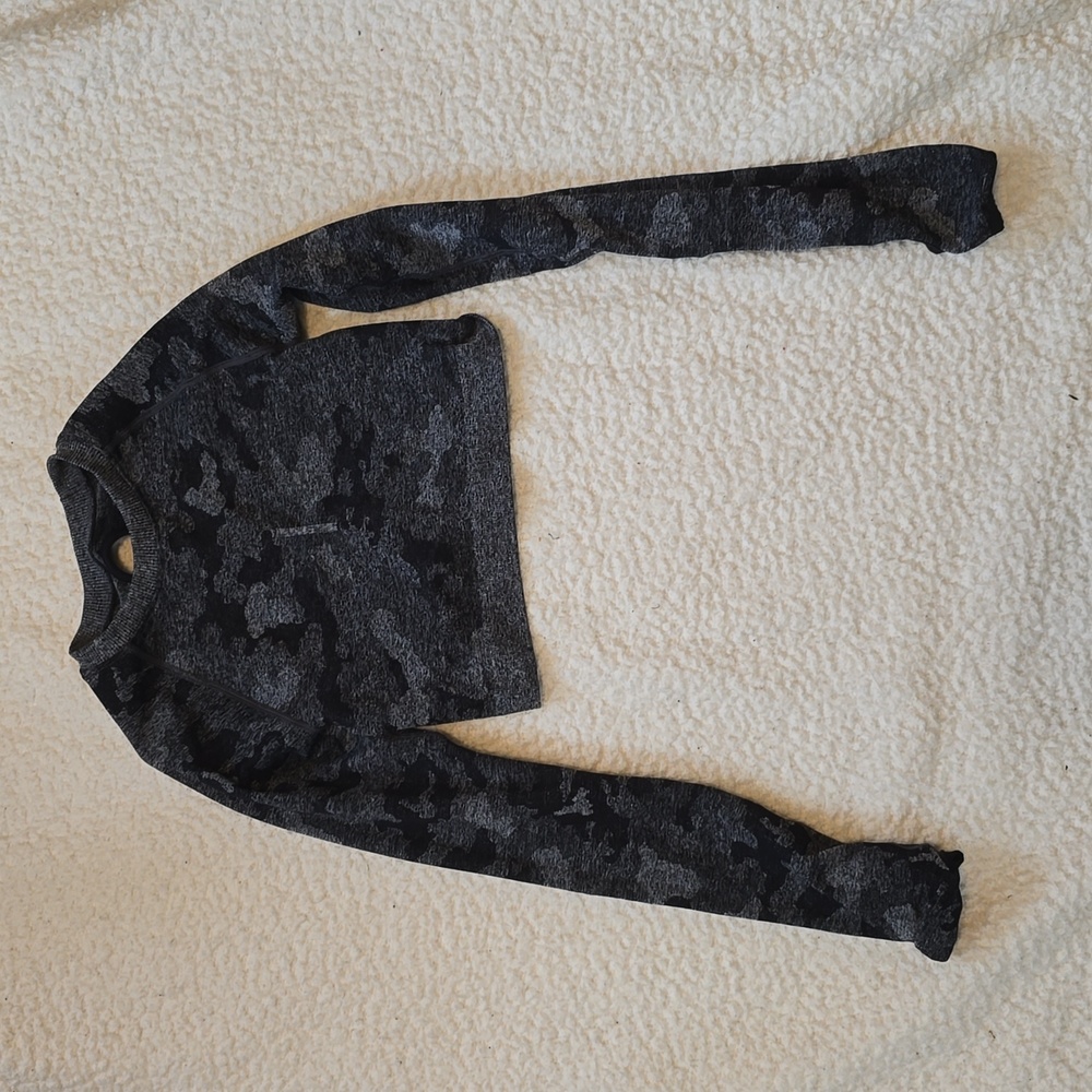 Black and gray Camo long sleeve workout top